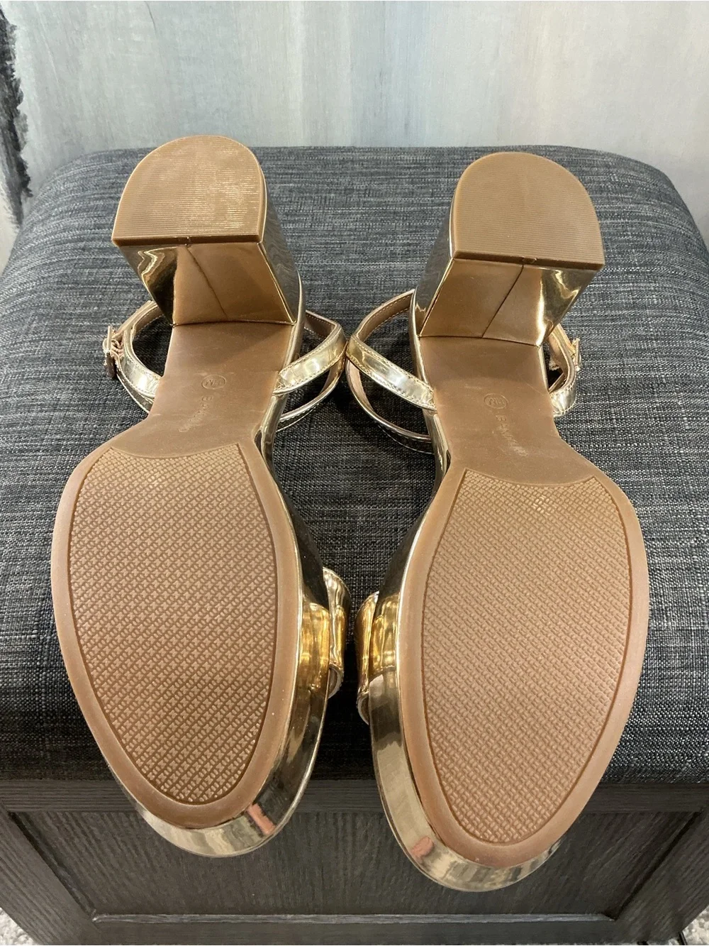 NIB Bandolino Gold Pennie3 Metallic Platform Block Heel Sandals Size 11